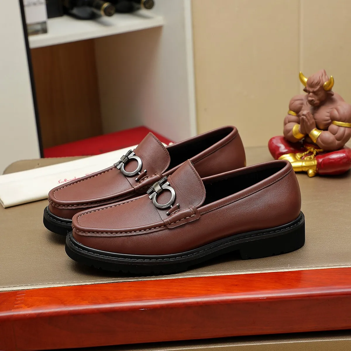 Men's shoes 💰500 Ferragamo [Ferragamo] top imported suit men's shoes 💯Original copy of the official website, product materials: selected imported embossed calfskin + luxury hardware buckle accessories ~ imported water-dyed cow 🐂 leather lining. Strong three-dimensional visual effect, original combination outsole, multiple colors available😘 Size: 38-44 (.45.46. Customized)
